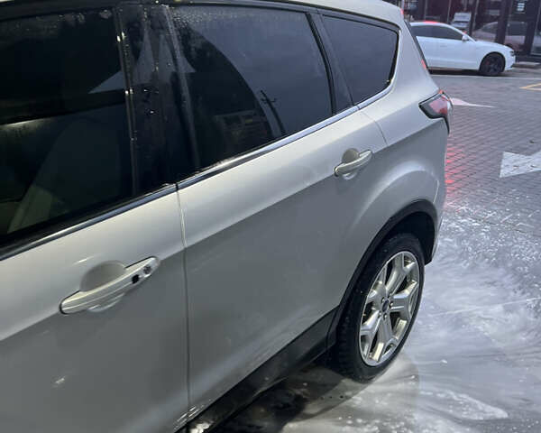 Серый Форд Эскейп, объемом двигателя 2 л и пробегом 113 тыс. км за 16500 $, фото 7 на Automoto.ua