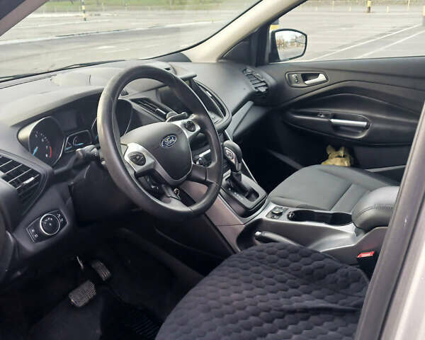 Серый Форд Эскейп, объемом двигателя 2 л и пробегом 132 тыс. км за 11500 $, фото 6 на Automoto.ua