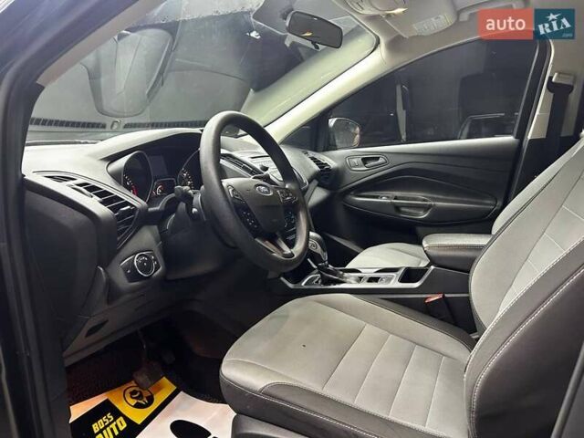 Серый Форд Эскейп, объемом двигателя 2.5 л и пробегом 306 тыс. км за 9800 $, фото 8 на Automoto.ua