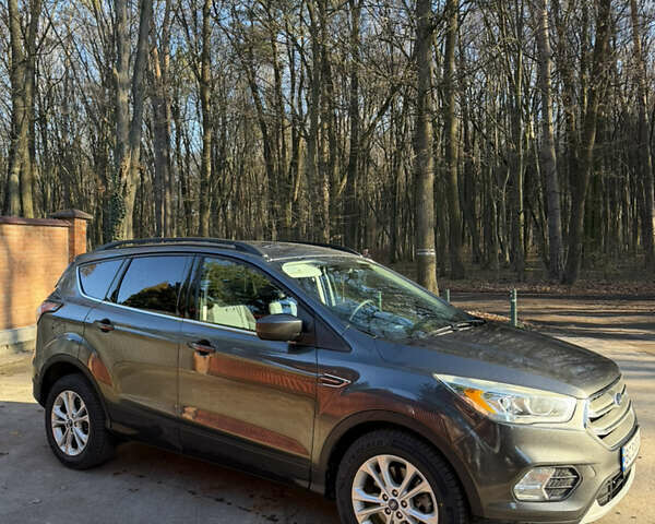 Серый Форд Эскейп, объемом двигателя 2 л и пробегом 103 тыс. км за 13200 $, фото 1 на Automoto.ua