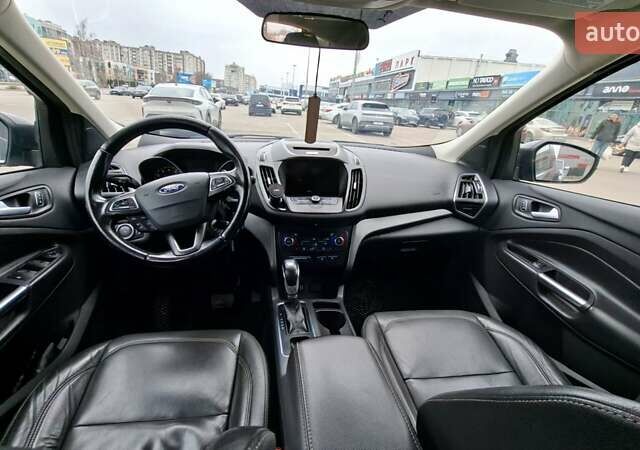 Серый Форд Эскейп, объемом двигателя 2 л и пробегом 236 тыс. км за 12850 $, фото 5 на Automoto.ua