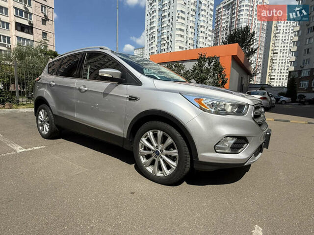 Форд Ескейп 2016 у Києві на Automoto.ua Сірий Форд Ескейп, об'ємом двигуна 2 л та пробігом 139 тис. км за 15800 $, фото 2 на Automoto.ua