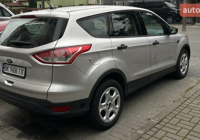 Форд Эскейп 2016 в Ровно на Automoto.ua Серый Форд Эскейп, объемом двигателя 2.49 л и пробегом 124 тыс. км за 9700 $, фото 3 на Automoto.ua