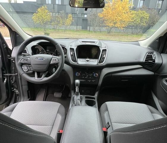 Серый Форд Эскейп, объемом двигателя 2 л и пробегом 220 тыс. км за 12700 $, фото 8 на Automoto.ua