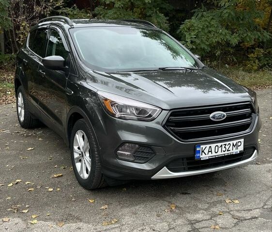 Серый Форд Эскейп, объемом двигателя 2 л и пробегом 220 тыс. км за 12700 $, фото 3 на Automoto.ua