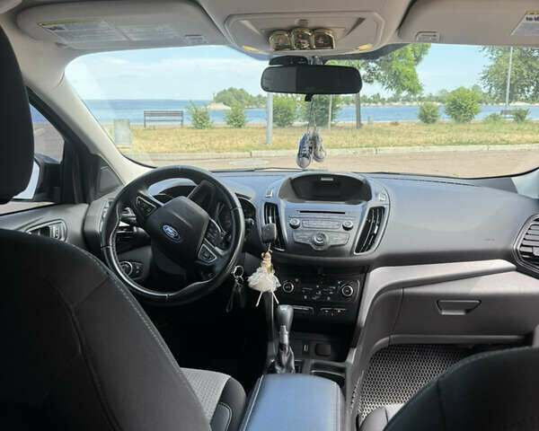 Сірий Форд Ескейп, об'ємом двигуна 2 л та пробігом 161 тис. км за 13800 $, фото 2 на Automoto.ua