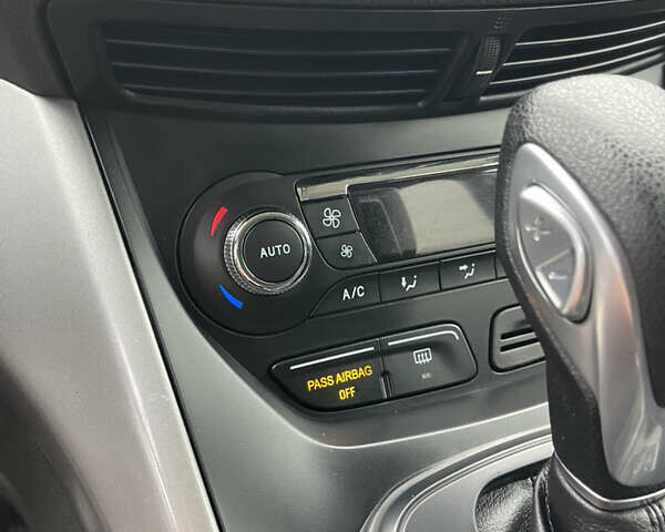 Серый Форд Эскейп, объемом двигателя 2 л и пробегом 211 тыс. км за 9200 $, фото 17 на Automoto.ua