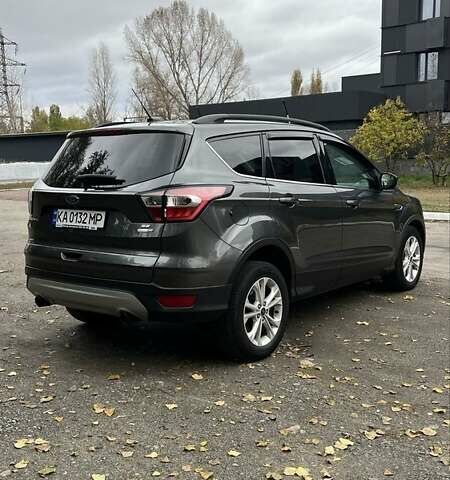 Сірий Форд Ескейп, об'ємом двигуна 2 л та пробігом 220 тис. км за 12700 $, фото 5 на Automoto.ua