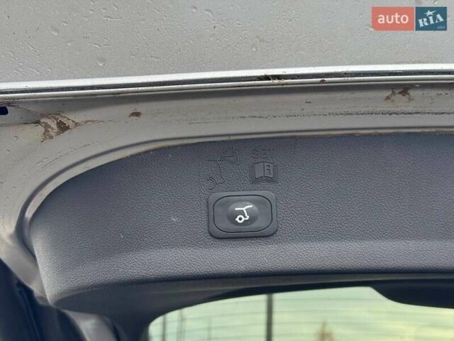 Сірий Форд Ескейп, об'ємом двигуна 2 л та пробігом 50 тис. км за 9000 $, фото 17 на Automoto.ua
