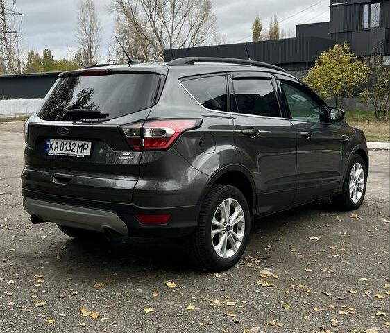Серый Форд Эскейп, объемом двигателя 2 л и пробегом 220 тыс. км за 12700 $, фото 6 на Automoto.ua