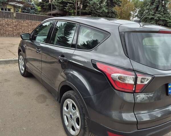 Серый Форд Эскейп, объемом двигателя 2.5 л и пробегом 291 тыс. км за 13000 $, фото 6 на Automoto.ua