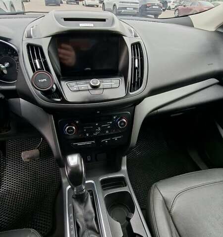 Серый Форд Эскейп, объемом двигателя 2 л и пробегом 236 тыс. км за 12850 $, фото 10 на Automoto.ua