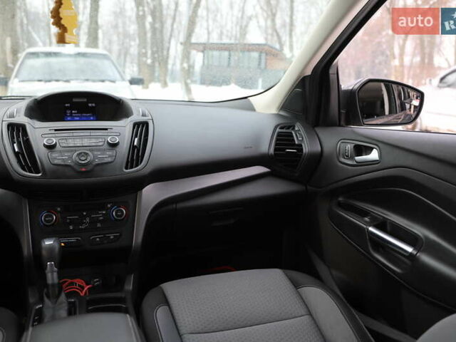 Сірий Форд Ескейп, об'ємом двигуна 1.5 л та пробігом 136 тис. км за 12000 $, фото 13 на Automoto.ua