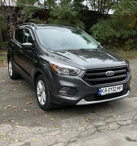 Сірий Форд Ескейп, об'ємом двигуна 2 л та пробігом 220 тис. км за 12700 $, фото 2 на Automoto.ua