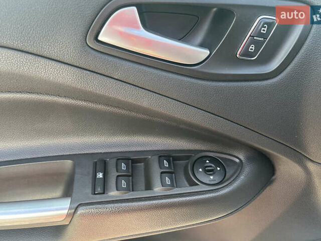 Сірий Форд Ескейп, об'ємом двигуна 2.49 л та пробігом 172 тис. км за 12300 $, фото 14 на Automoto.ua