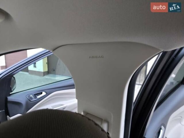 Форд Эскейп 2016 в Хмельницком на Automoto.ua Серый Форд Эскейп, объемом двигателя 2.5 л и пробегом 192 тыс. км за 9999 $, фото 41 на Automoto.ua