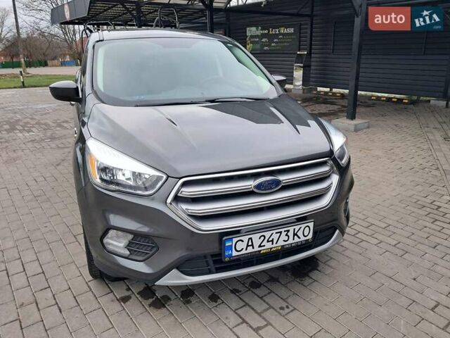 Сірий Форд Ескейп, об'ємом двигуна 1.5 л та пробігом 218 тис. км за 10500 $, фото 2 на Automoto.ua