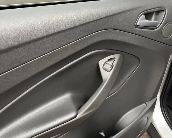 Серый Форд Эскейп, объемом двигателя 0 л и пробегом 140 тыс. км за 13300 $, фото 16 на Automoto.ua