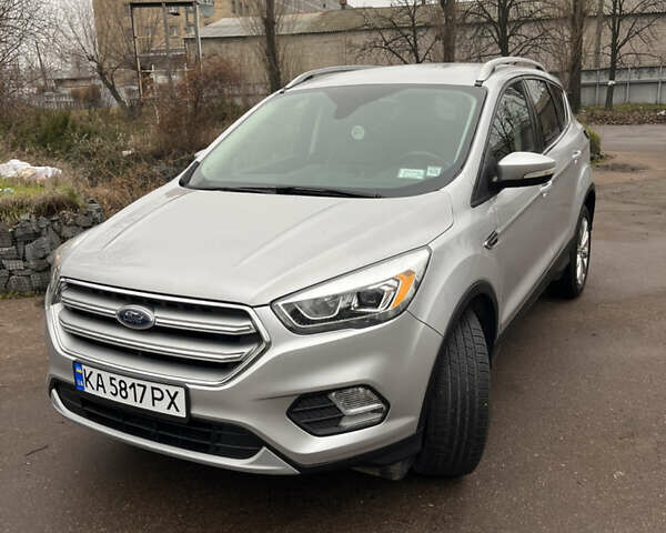 Серый Форд Эскейп, объемом двигателя 0 л и пробегом 140 тыс. км за 13300 $, фото 1 на Automoto.ua