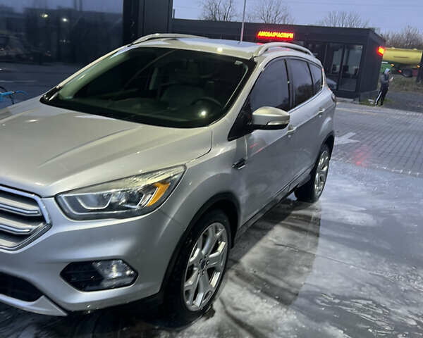 Серый Форд Эскейп, объемом двигателя 2 л и пробегом 113 тыс. км за 16500 $, фото 2 на Automoto.ua