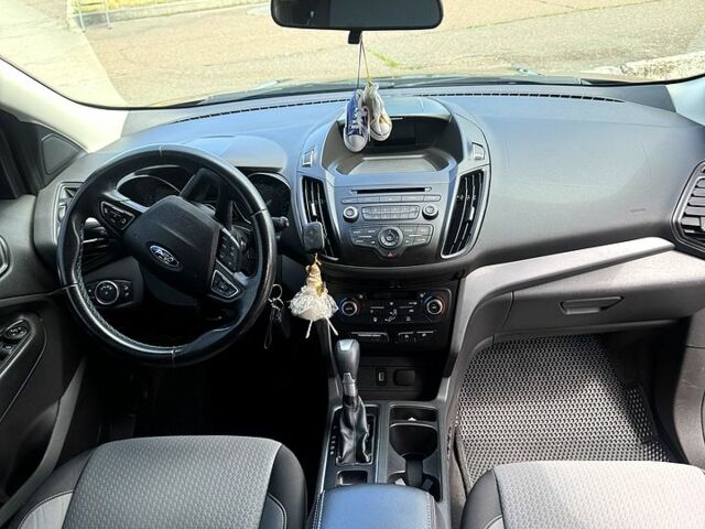 Форд Эскейп 2016 в Черкассах на Automoto.ua Серый Форд Эскейп, объемом двигателя 2 л и пробегом 161 тыс. км за 14500 $, фото 8 на Automoto.ua