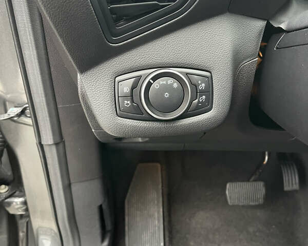 Сірий Форд Ескейп, об'ємом двигуна 2 л та пробігом 211 тис. км за 9300 $, фото 13 на Automoto.ua