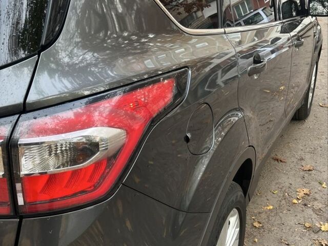 Сірий Форд Ескейп, об'ємом двигуна 1.5 л та пробігом 143 тис. км за 13000 $, фото 5 на Automoto.ua