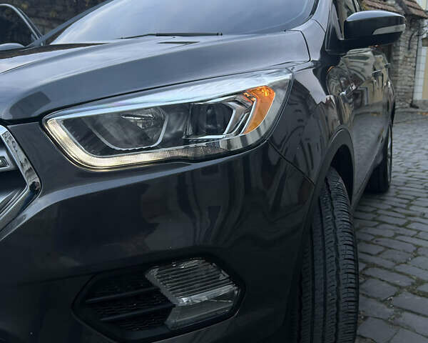 Сірий Форд Ескейп, об'ємом двигуна 1.5 л та пробігом 152 тис. км за 13000 $, фото 10 на Automoto.ua