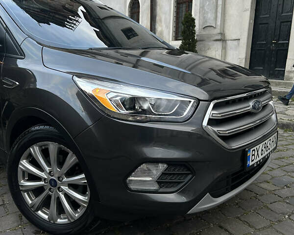 Сірий Форд Ескейп, об'ємом двигуна 1.5 л та пробігом 152 тис. км за 13000 $, фото 2 на Automoto.ua