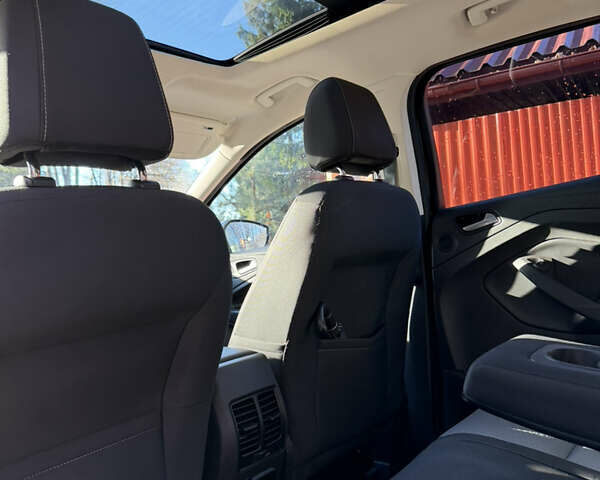 Серый Форд Эскейп, объемом двигателя 2 л и пробегом 103 тыс. км за 13200 $, фото 7 на Automoto.ua