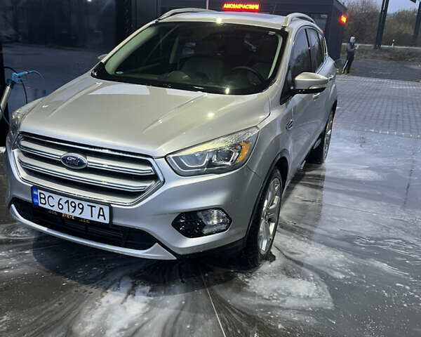 Серый Форд Эскейп, объемом двигателя 2 л и пробегом 113 тыс. км за 16500 $, фото 1 на Automoto.ua