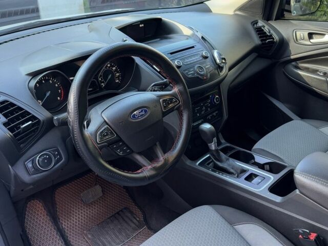 Сірий Форд Ескейп, об'ємом двигуна 2 л та пробігом 138 тис. км за 9600 $, фото 5 на Automoto.ua