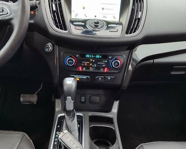 Сірий Форд Ескейп, об'ємом двигуна 2 л та пробігом 204 тис. км за 12200 $, фото 27 на Automoto.ua