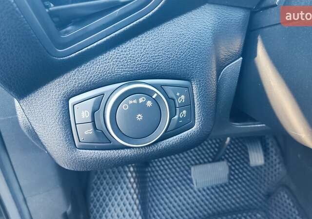 Форд Эскейп 2017 в Кривом Роге на Automoto.ua Серый Форд Эскейп, объемом двигателя 1.5 л и пробегом 81 тыс. км за 12400 $, фото 19 на Automoto.ua