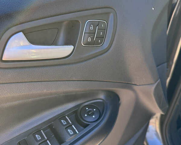 Серый Форд Эскейп, объемом двигателя 2 л и пробегом 249 тыс. км за 13500 $, фото 20 на Automoto.ua