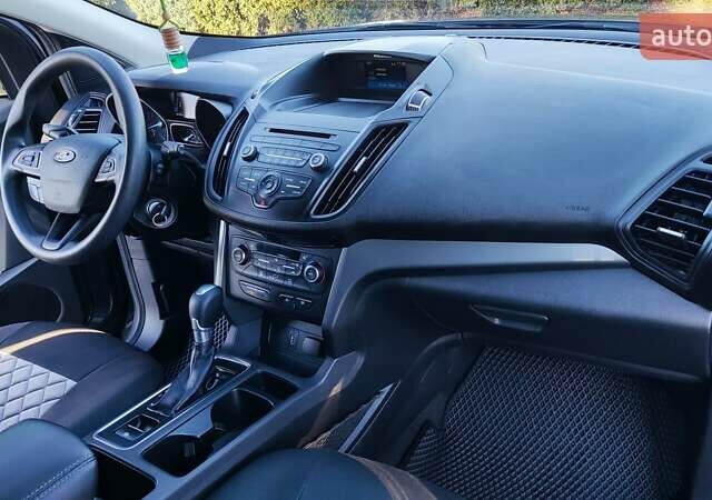 Форд Эскейп 2017 в Кривом Роге на Automoto.ua Серый Форд Эскейп, объемом двигателя 1.5 л и пробегом 81 тыс. км за 12400 $, фото 18 на Automoto.ua