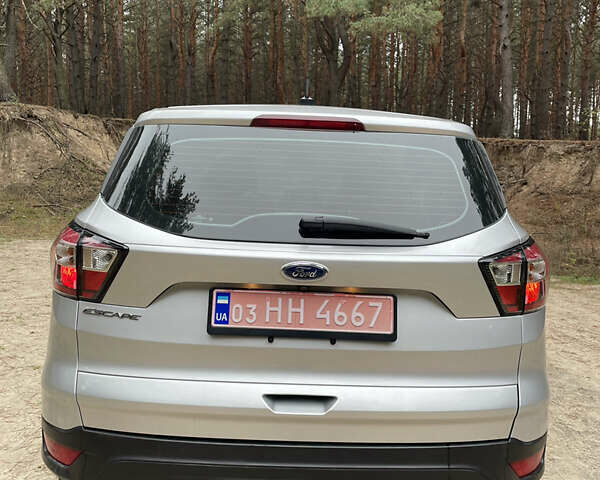 Серый Форд Эскейп, объемом двигателя 2.5 л и пробегом 141 тыс. км за 12500 $, фото 6 на Automoto.ua