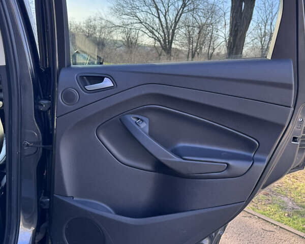 Серый Форд Эскейп, объемом двигателя 2 л и пробегом 249 тыс. км за 13500 $, фото 41 на Automoto.ua