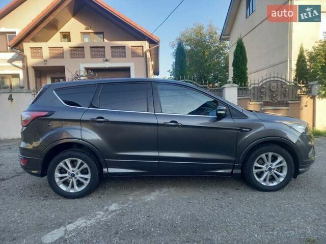 Сірий Форд Ескейп, об'ємом двигуна 2 л та пробігом 135 тис. км за 11300 $, фото 4 на Automoto.ua