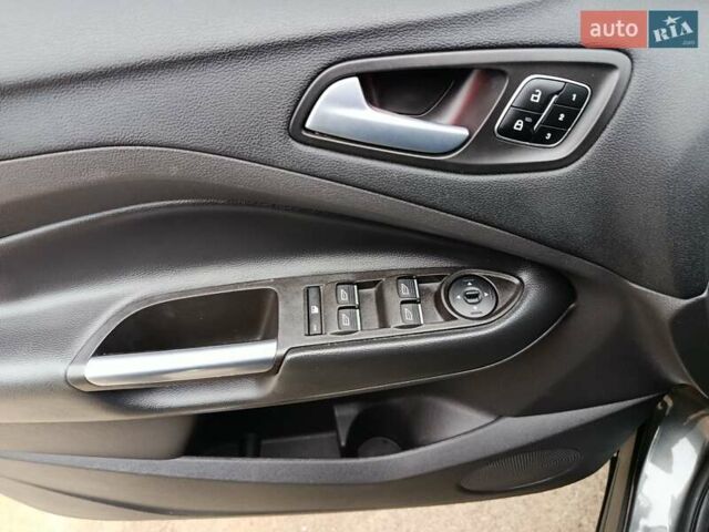 Сірий Форд Ескейп, об'ємом двигуна 1.5 л та пробігом 137 тис. км за 13000 $, фото 13 на Automoto.ua