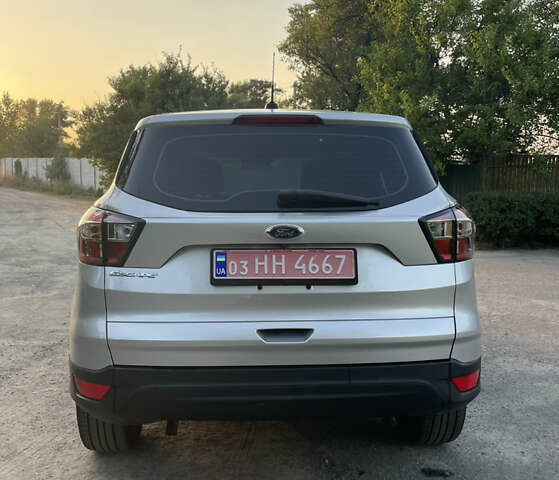Форд Эскейп 2017 в Кременчуге на Automoto.ua Серый Форд Эскейп, объемом двигателя 2.5 л и пробегом 141 тыс. км за 12600 $, фото 4 на Automoto.ua