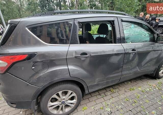 Сірий Форд Ескейп, об'ємом двигуна 1.5 л та пробігом 112 тис. км за 6500 $, фото 2 на Automoto.ua