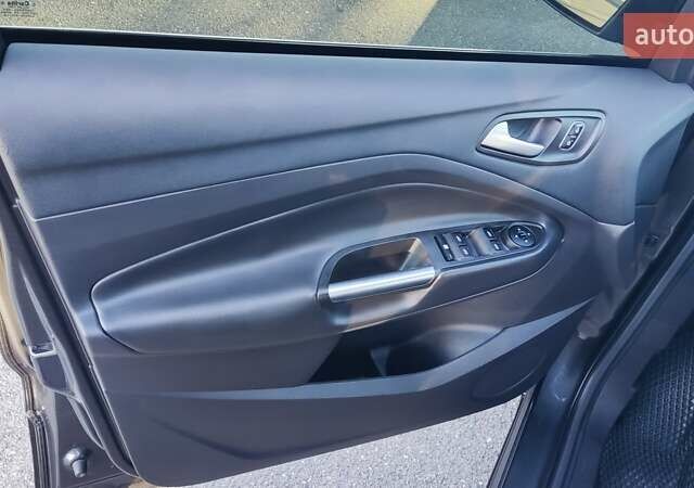 Форд Эскейп 2017 в Кривом Роге на Automoto.ua Серый Форд Эскейп, объемом двигателя 1.5 л и пробегом 81 тыс. км за 12400 $, фото 17 на Automoto.ua