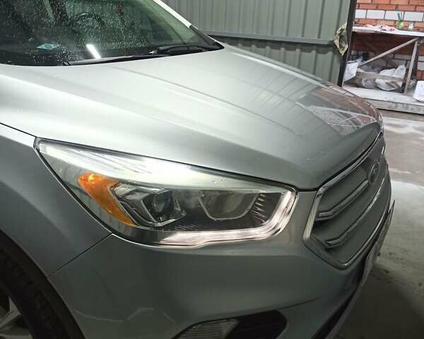 Серый Форд Эскейп, объемом двигателя 1.5 л и пробегом 182 тыс. км за 13800 $, фото 3 на Automoto.ua