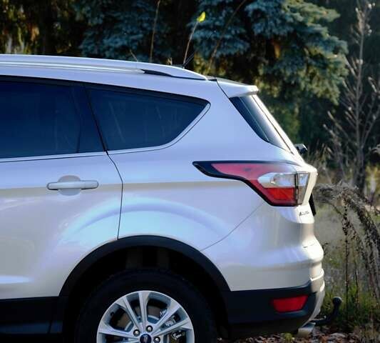 Сірий Форд Ескейп, об'ємом двигуна 2 л та пробігом 137 тис. км за 12900 $, фото 9 на Automoto.ua