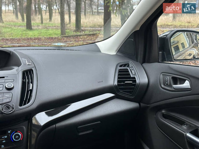 Серый Форд Эскейп, объемом двигателя 1.5 л и пробегом 102 тыс. км за 11500 $, фото 31 на Automoto.ua