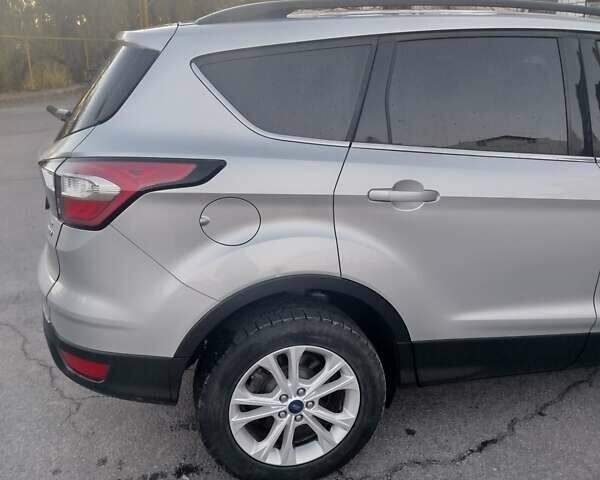 Форд Эскейп 2017 в Немирове на Automoto.ua Серый Форд Эскейп, объемом двигателя 1.5 л и пробегом 118 тыс. км за 14000 $, фото 10 на Automoto.ua