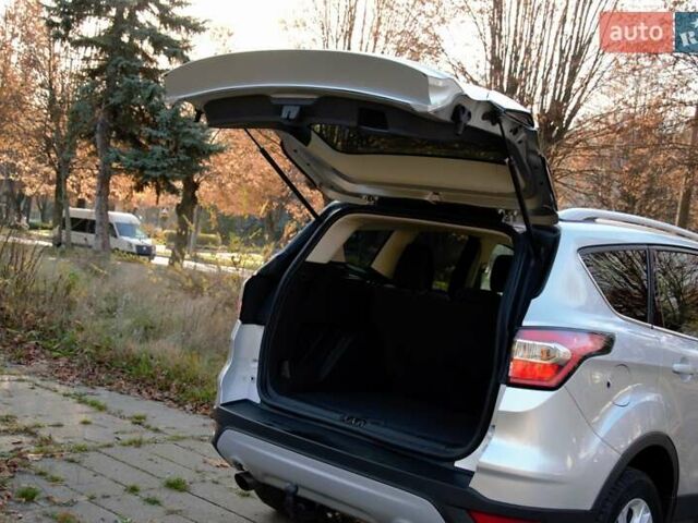 Сірий Форд Ескейп, об'ємом двигуна 2 л та пробігом 137 тис. км за 12900 $, фото 18 на Automoto.ua