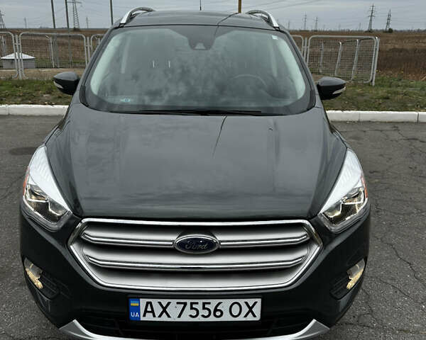 Серый Форд Эскейп, объемом двигателя 2 л и пробегом 109 тыс. км за 15200 $, фото 1 на Automoto.ua
