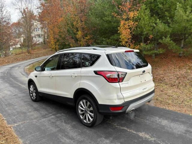 Серый Форд Эскейп, объемом двигателя 2 л и пробегом 82 тыс. км за 12441 $, фото 2 на Automoto.ua